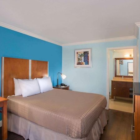 Days Inn By Wyndham Florida City Exterior photo