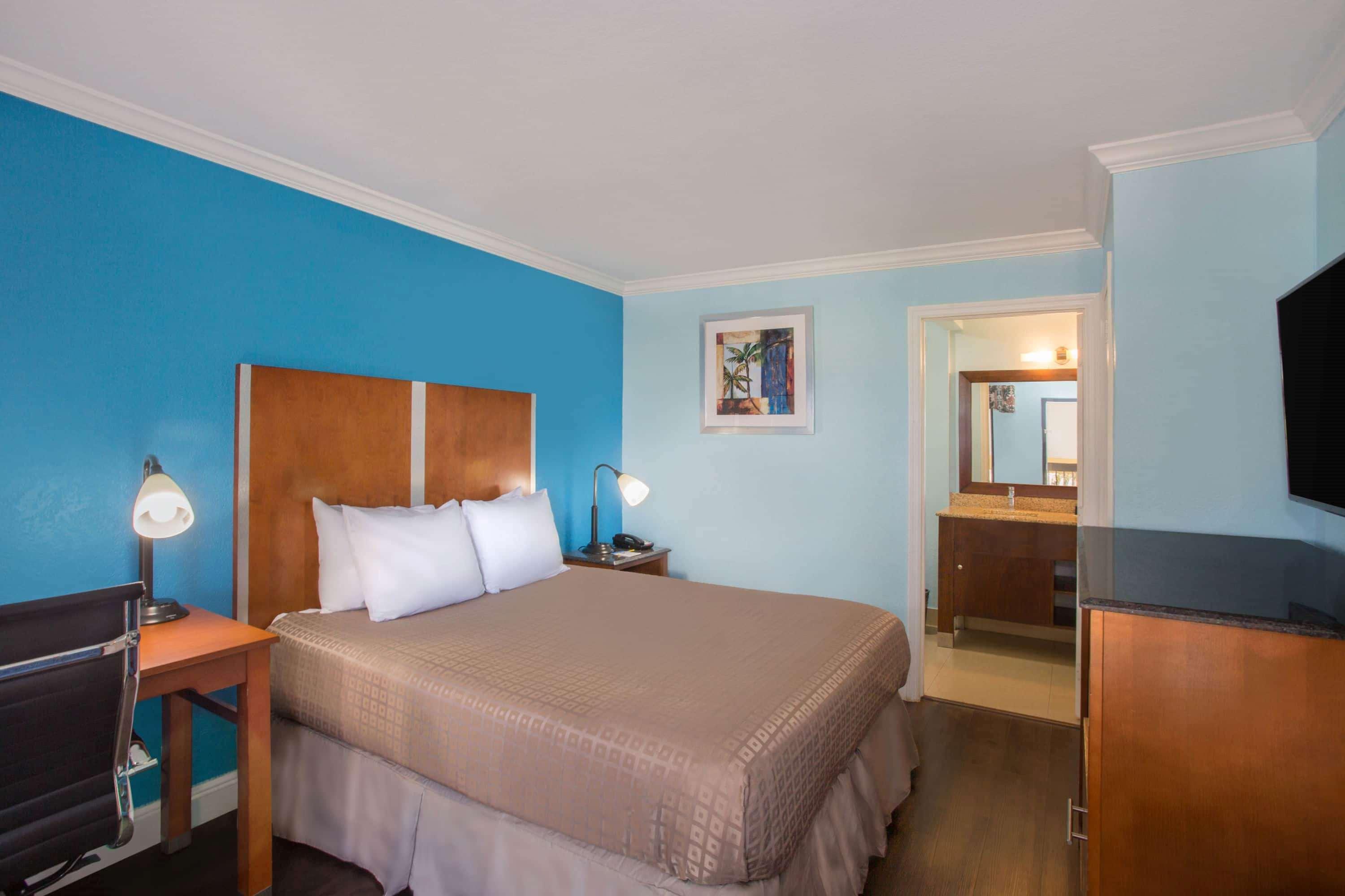 Days Inn By Wyndham Florida City Exterior photo