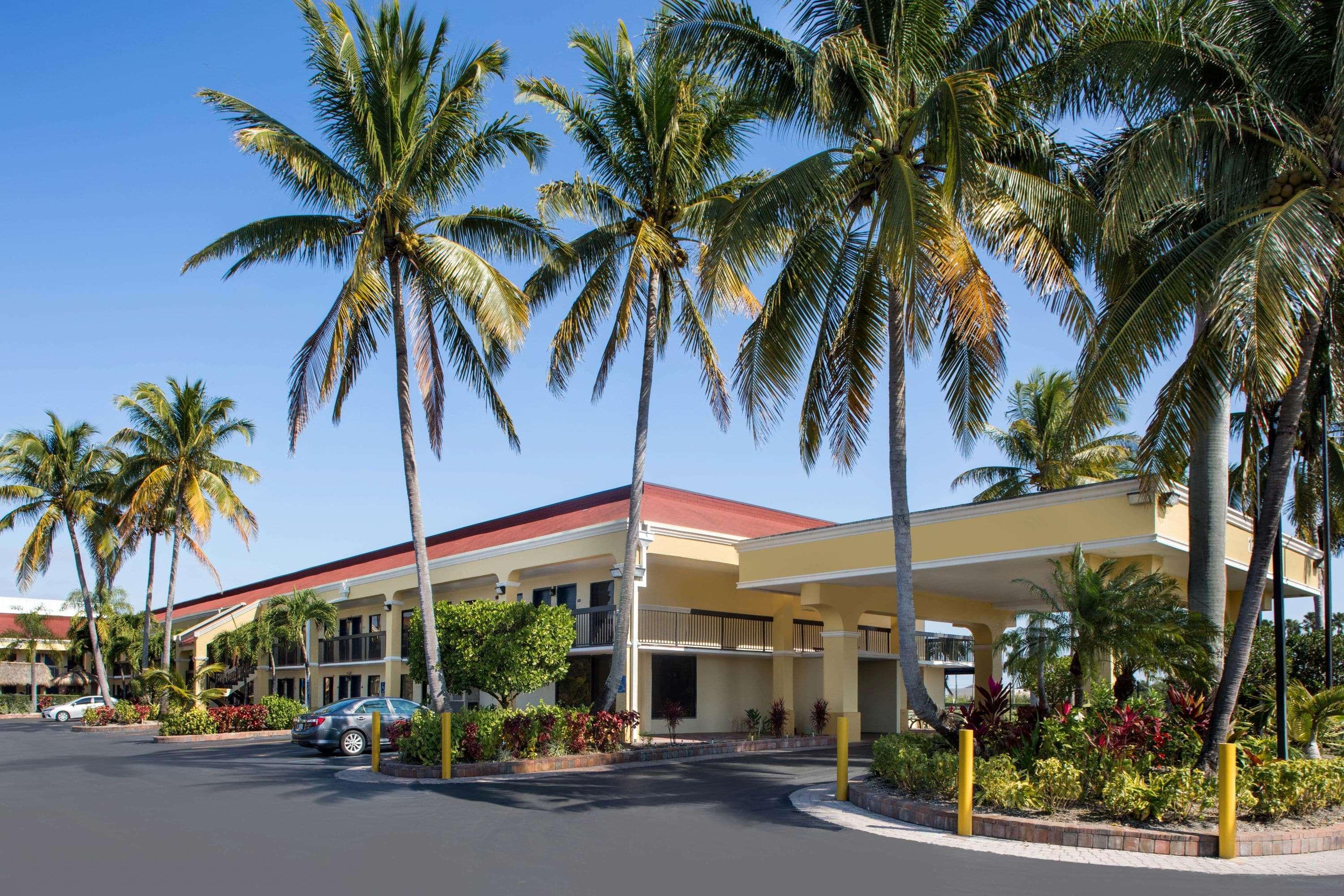 Days Inn By Wyndham Florida City Exterior photo