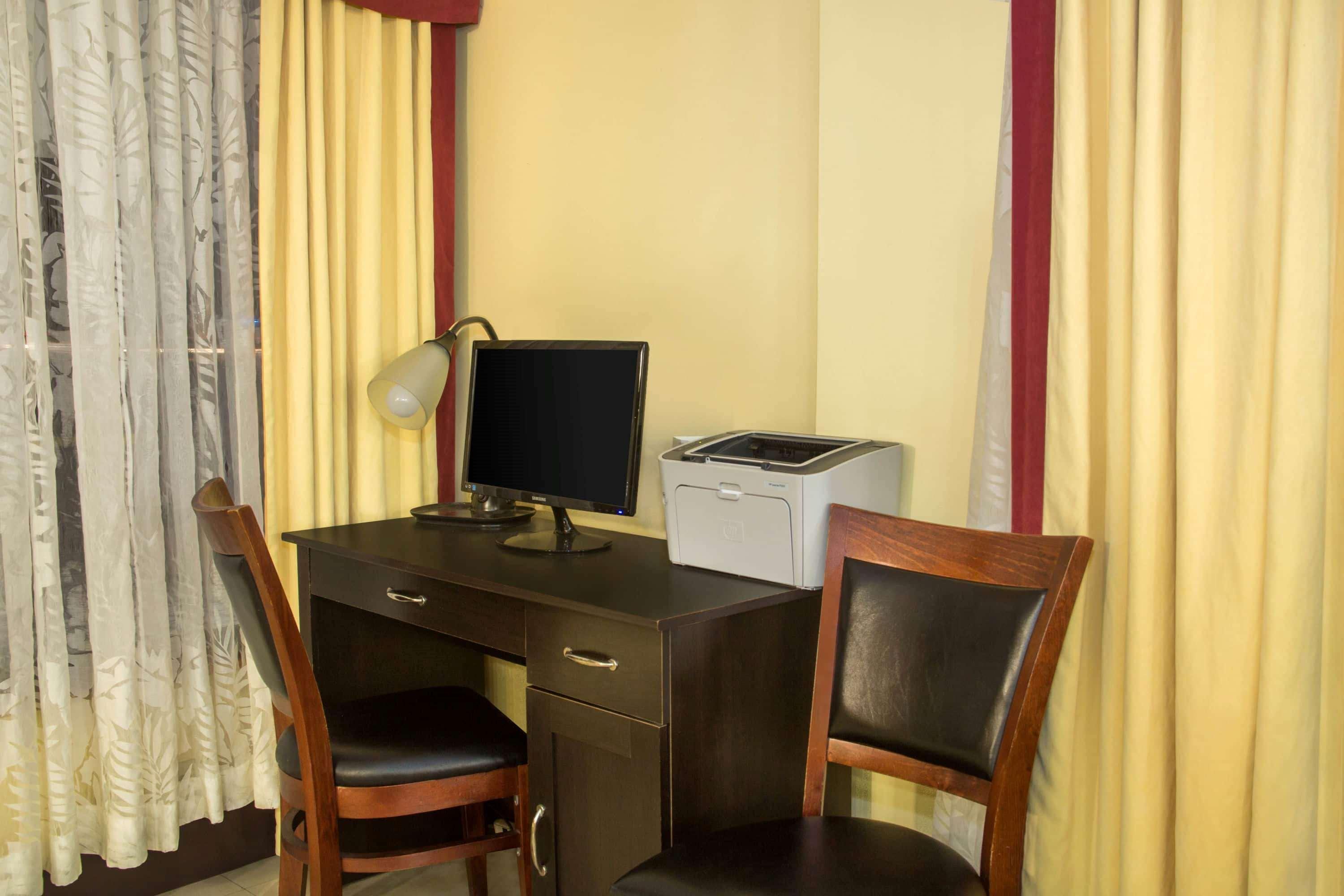 Days Inn By Wyndham Florida City Exterior photo
