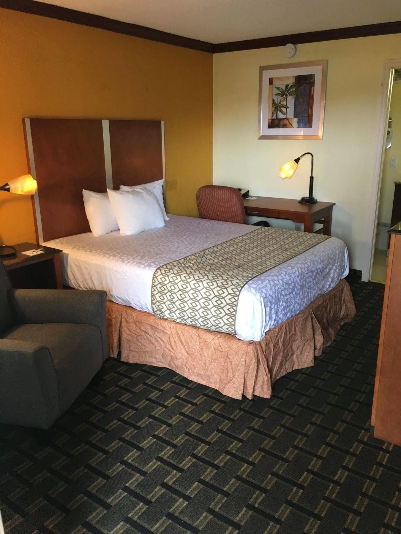 Days Inn By Wyndham Florida City Exterior photo
